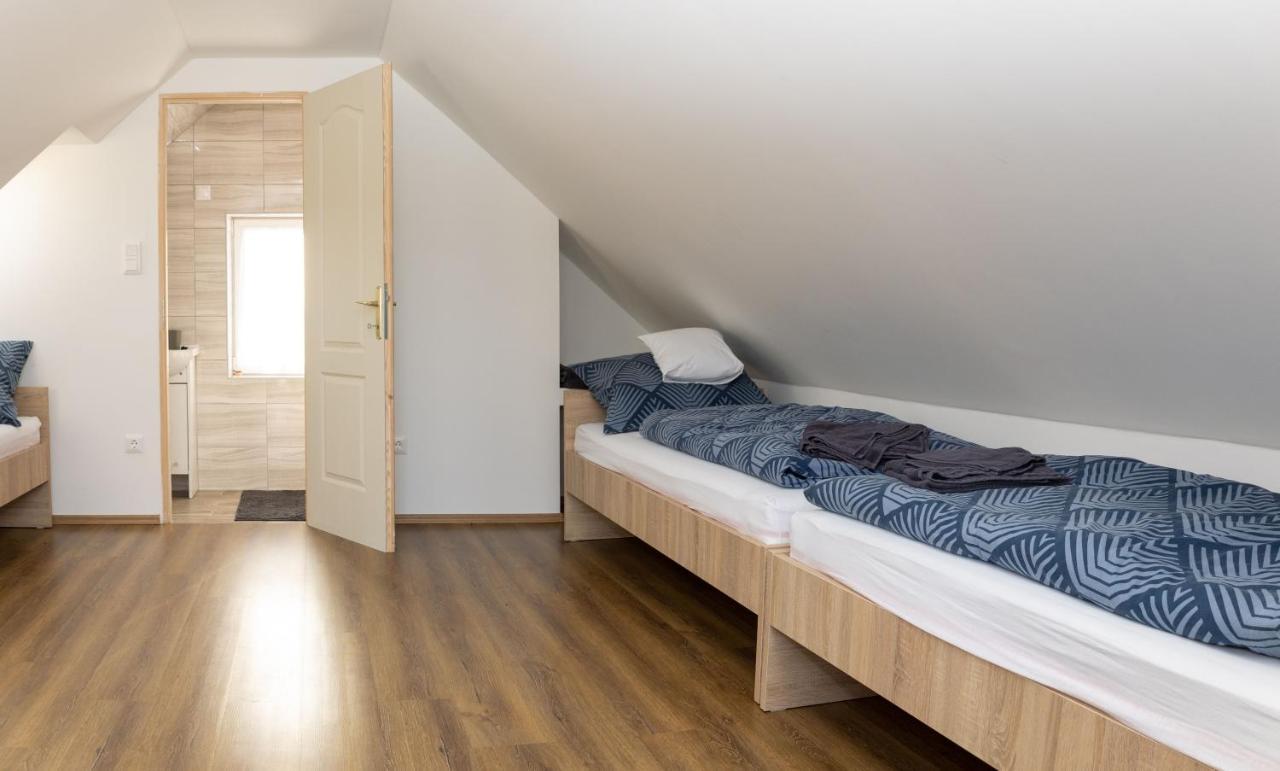 Takacs Pince Apartman Hajos Exterior photo