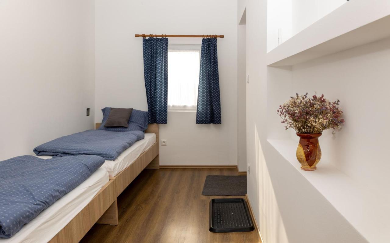 Takacs Pince Apartman Hajos Exterior photo